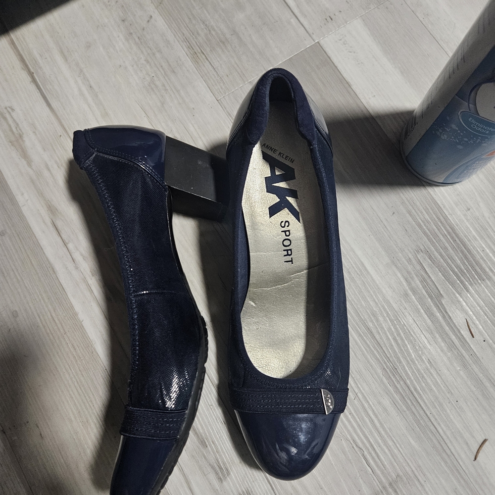 Anne Klein Navy Heels - Picture 2 of 4